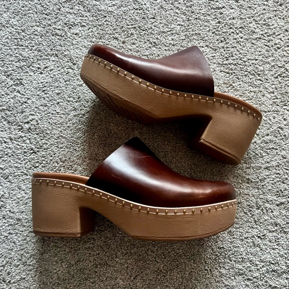 FitFlop Pilar Studded Size 9 Tan Brown Leather Platform Chunky Heel Mules Clogs - Picture 2 of 9